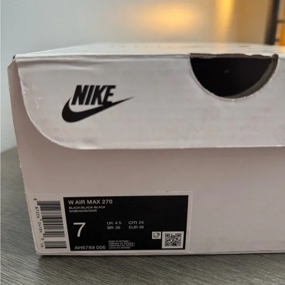 Women’s Nike Air Max 270 - Picture 5 of 5